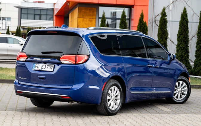 Chrysler Pacifica cena 138900 przebieg: 88000, rok produkcji 2020 z Szczecin małe 781